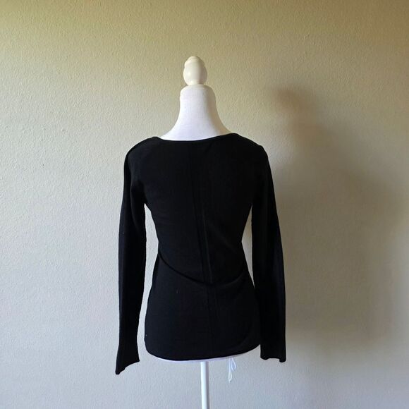 Lululemon Black Long Sleeve Workout Athletic V Neck Top - Picture 2 of 5